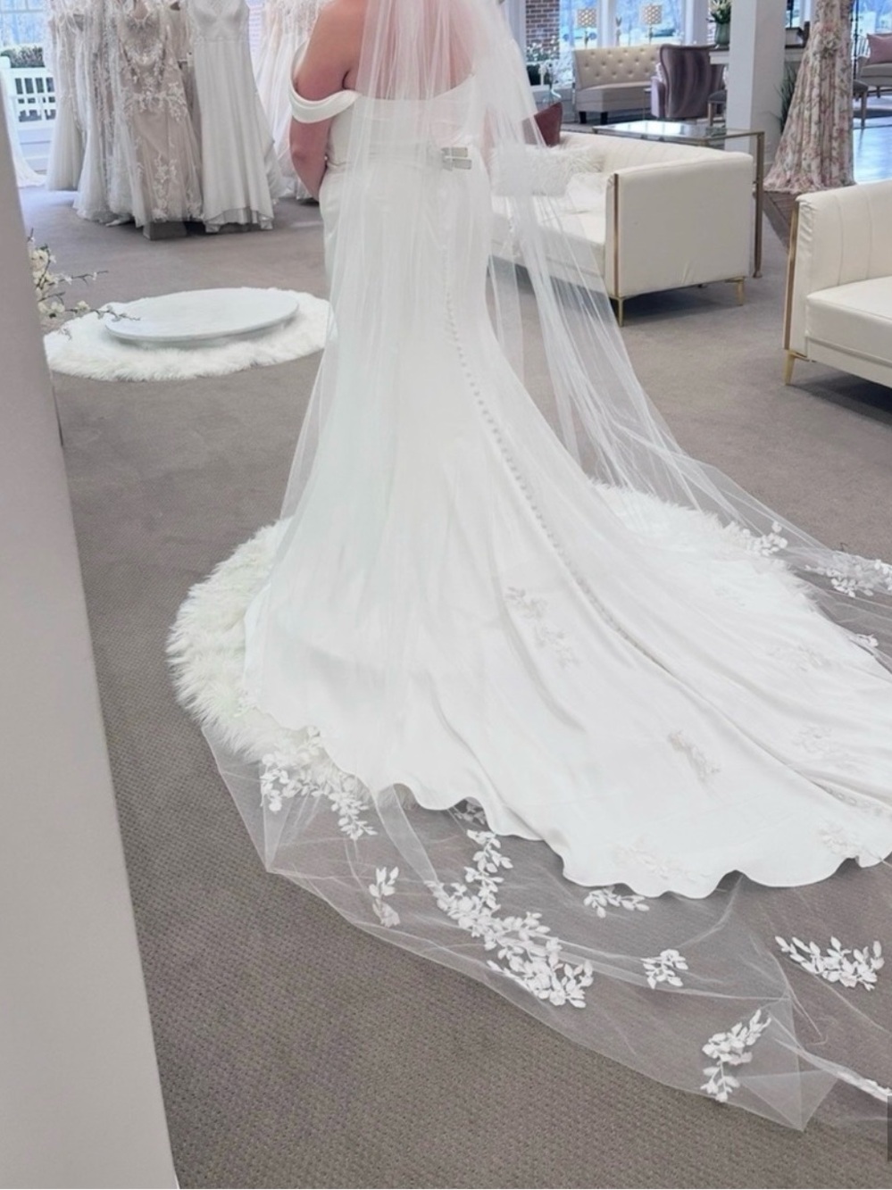 Wedding Dress 👰‍♂️ - Off White/Ivory  Size 16